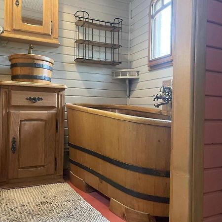 Roulotte En Bois Sud France Guest House Le Soler Luaran gambar
