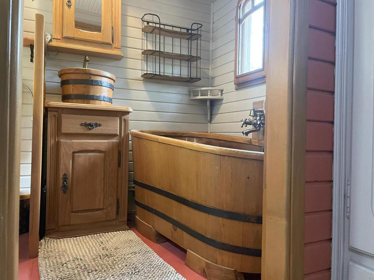 Roulotte En Bois Sud France Guest House Le Soler Luaran gambar