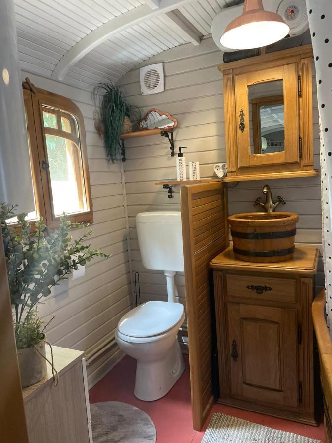 Roulotte En Bois Sud France Guest House Le Soler Luaran gambar